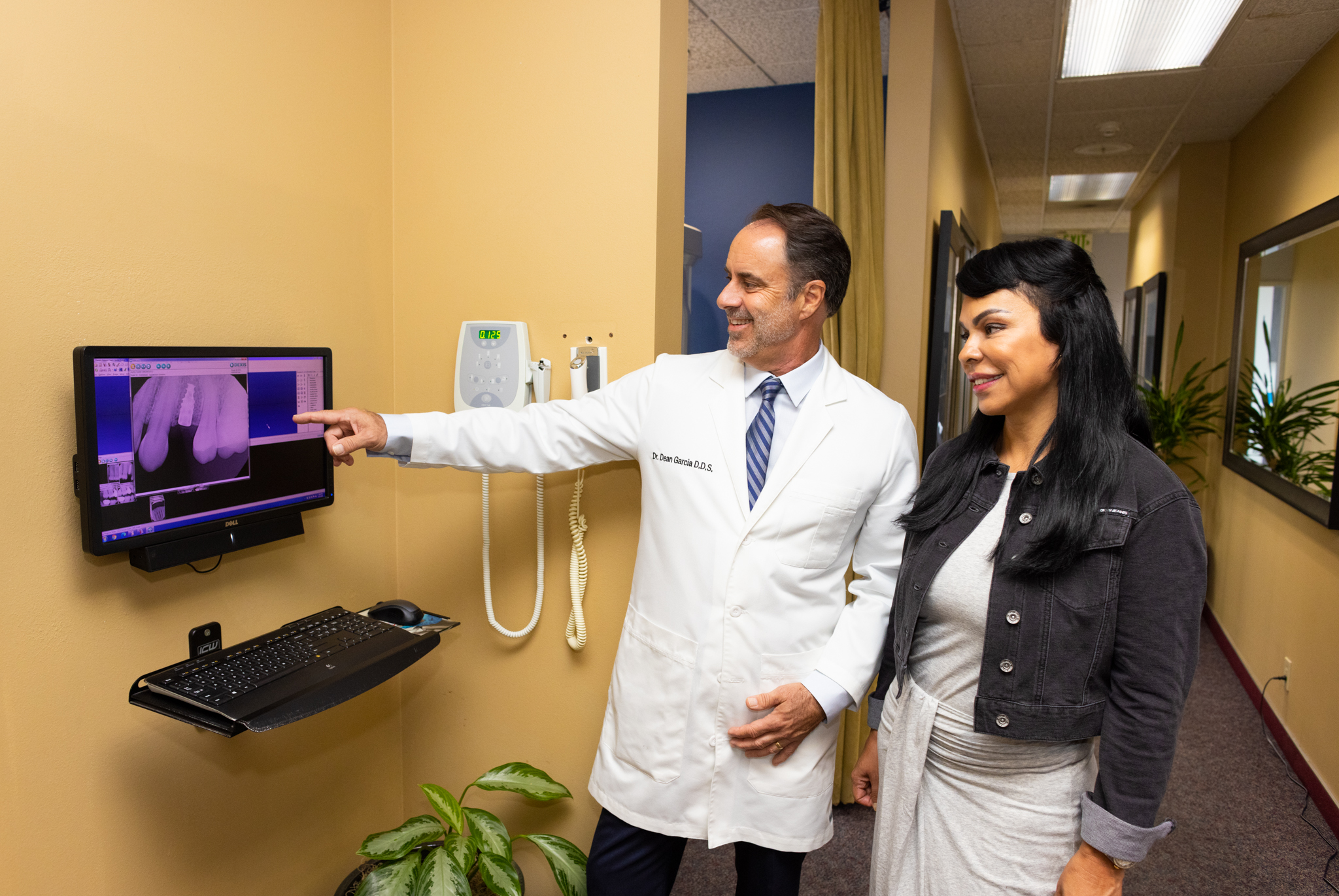 Dr. Garcia showing a patient a dental model on a computer screen